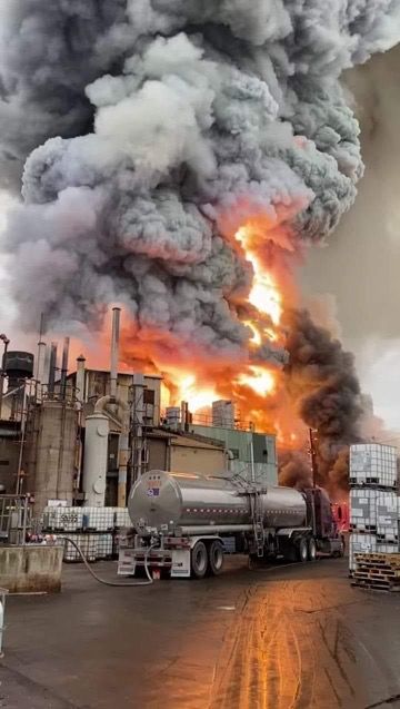 Smoke and flames billowing out of the Carus Chemical Factory from the explosion and chemical fire in LaSalle, Illinois Janu 11, 2023   