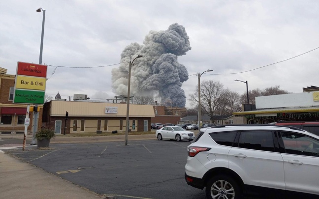 Cloud of smoke bellowing at Carus Chemical during the fire and explosions in LaSalle, Illinois.
